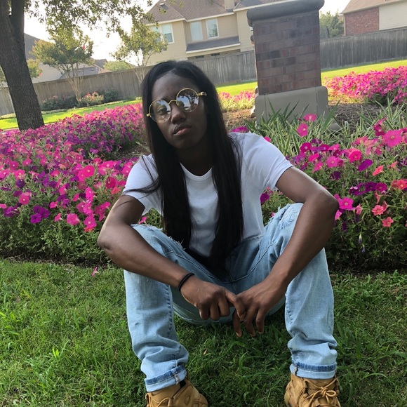 Meet your Posher, Brandy - Picture 1 of 1